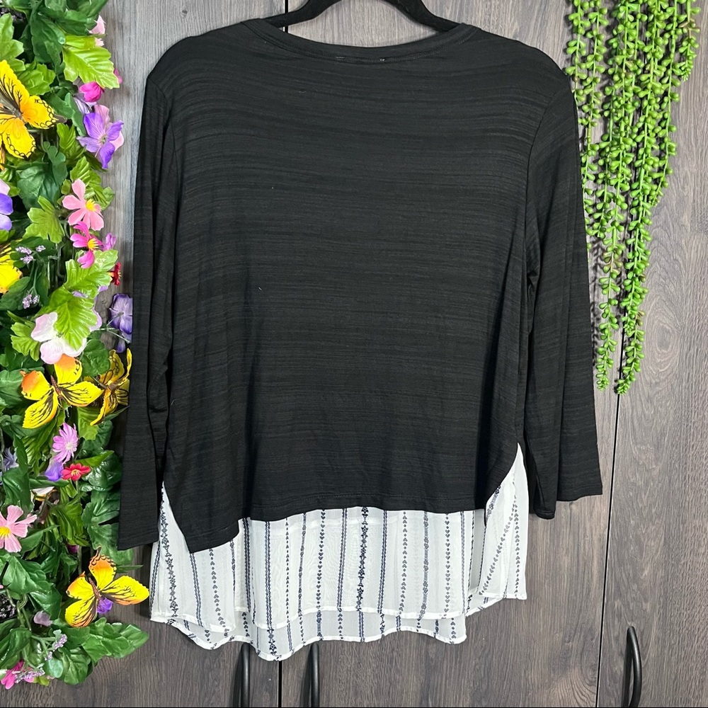 💙2/$40💙Status by Chenault Printed Tiered Blouse Size Medium - Picture 11 of 16
